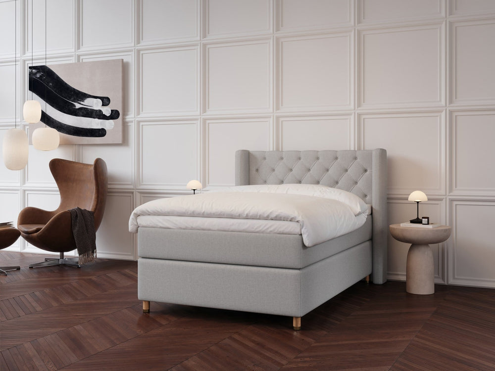 Eira Fjäll 140x200 Lys grå Nordic Dream tilbyder senge med skandinavisk design og højkvalitets materialer. Oplev perfekt komfort for en god nattesøvn. Bestil din i dag!