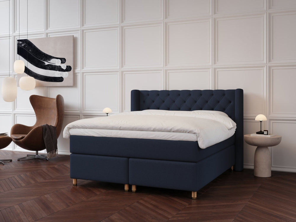 Eira Fjäll 180x200 Dyb blå Nordic Dream tilbyder senge med skandinavisk design og højkvalitets materialer. Oplev perfekt komfort for en god nattesøvn. Bestil din i dag!