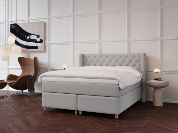 Eira Fjäll 160x210 Lys grå Nordic Dream tilbyder senge med skandinavisk design og højkvalitets materialer. Oplev perfekt komfort for en god nattesøvn. Bestil din i dag!