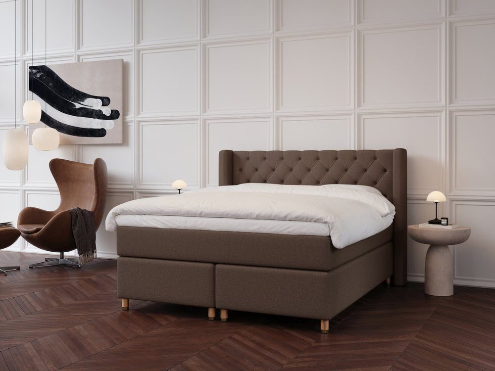 Eira Fjäll 160x200 Mørk brun Nordic Dream tilbyder senge med skandinavisk design og højkvalitets materialer. Oplev perfekt komfort for en god nattesøvn. Bestil din i dag!