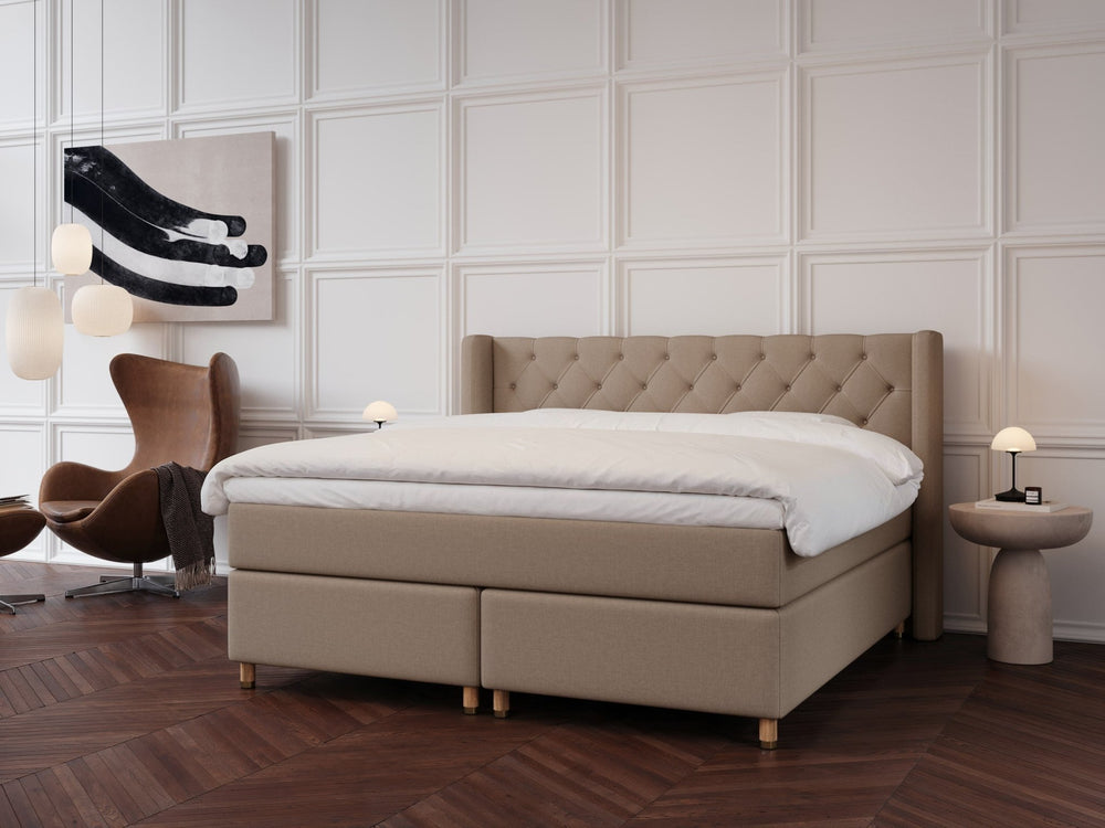 Eira Fjäll 220x220 Brun Nordic Dream tilbyder senge med skandinavisk design og højkvalitets materialer. Oplev perfekt komfort for en god nattesøvn. Bestil din i dag!