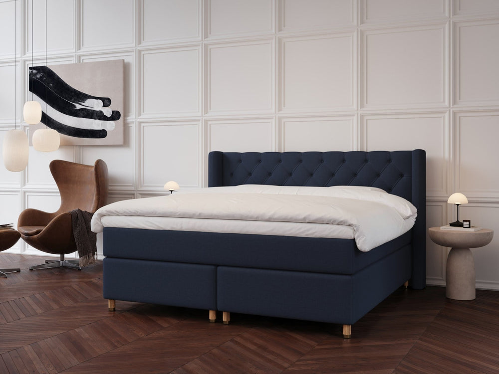 Eira Fjäll 200x200 Dyb blå Nordic Dream tilbyder senge med skandinavisk design og højkvalitets materialer. Oplev perfekt komfort for en god nattesøvn. Bestil din i dag!