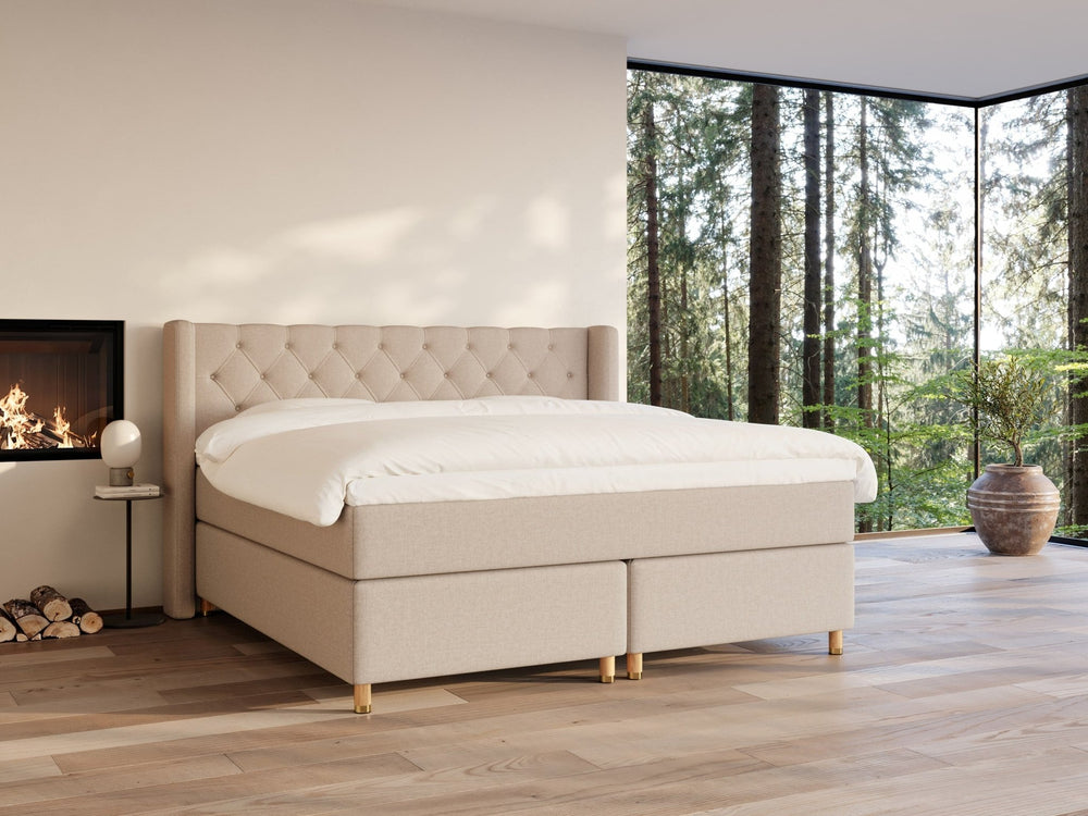 Eira Fjord 210x210 Sand Nordic Dream tilbyder senge med skandinavisk design og højkvalitets materialer. Oplev perfekt komfort for en god nattesøvn. Bestil din i dag!