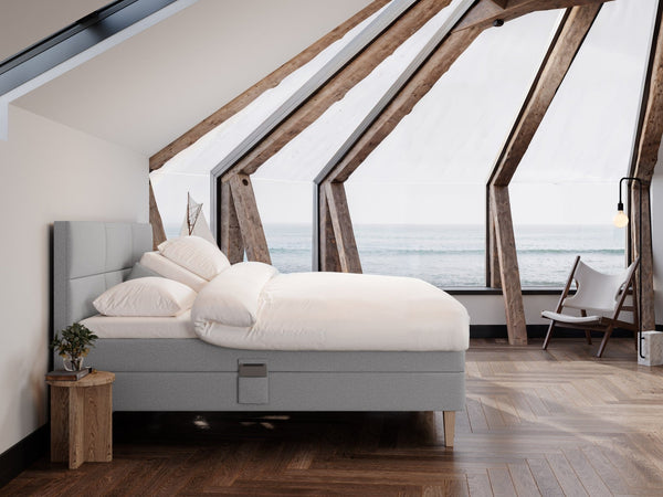Ragna Fjord 210x210 Lys grå Nordic Dream tilbyder senge med skandinavisk design og højkvalitets materialer. Oplev perfekt komfort for en god nattesøvn. Bestil din i dag!