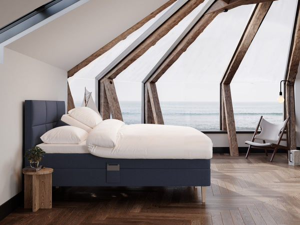 Ragna Fjord 180x200 Dyb blå Nordic Dream tilbyder senge med skandinavisk design og højkvalitets materialer. Oplev perfekt komfort for en god nattesøvn. Bestil din i dag!