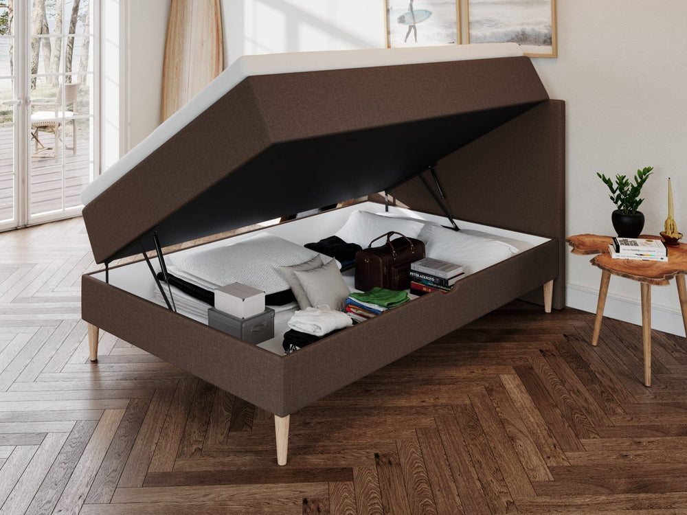 Astrid Fjord 120x200 Mørk brun Nordic Dream tilbyder senge med skandinavisk design og højkvalitets materialer. Oplev perfekt komfort for en god nattesøvn. Bestil din i dag!