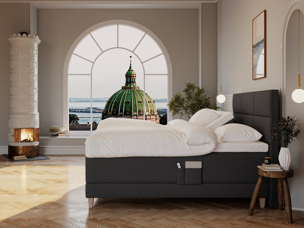 Aura Nordlys 210x210 Antracit Nordic Dream tilbyder senge med skandinavisk design og højkvalitets materialer. Oplev perfekt komfort for en god nattesøvn. Bestil din i dag!