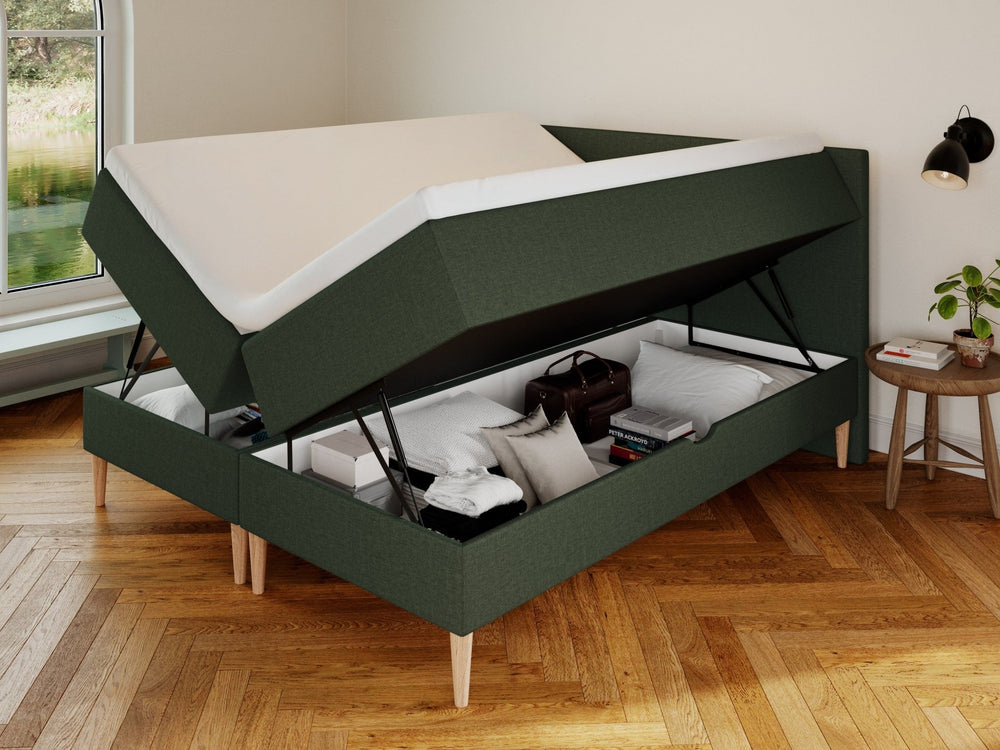 Astrid Älv 180x210 Dyb grøn Nordic Dream tilbyder senge med skandinavisk design og højkvalitets materialer. Oplev perfekt komfort for en god nattesøvn. Bestil din i dag!