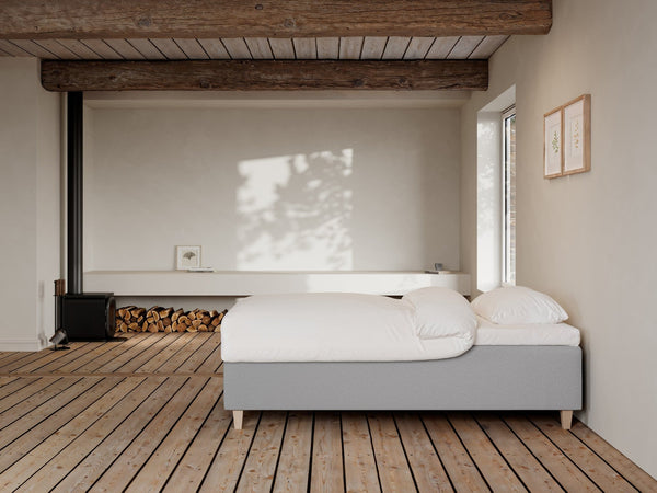 Freja Fjord 90x200 Lys grå Nordic Dream tilbyder senge med skandinavisk design og højkvalitets materialer. Oplev perfekt komfort for en god nattesøvn. Bestil din i dag!