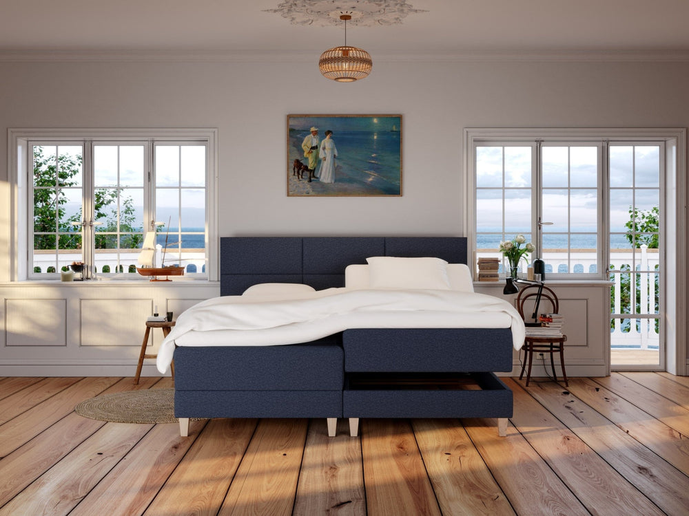 Aura Älv 210x210 Dyb blå Nordic Dream tilbyder senge med skandinavisk design og højkvalitets materialer. Oplev perfekt komfort for en god nattesøvn. Bestil din i dag!