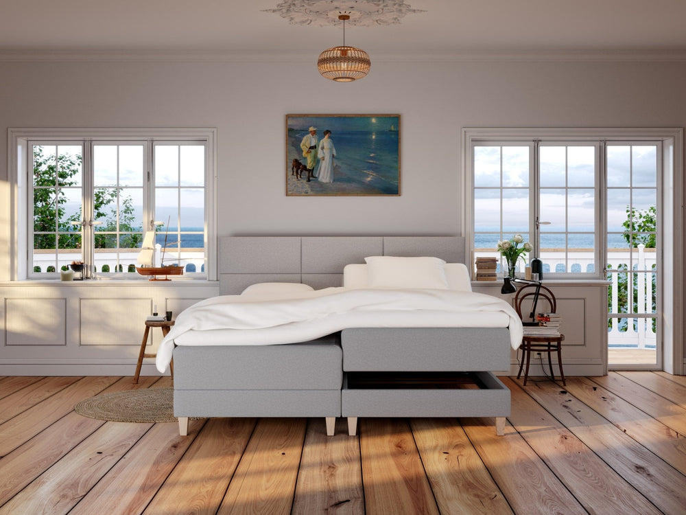 Aura Älv 210x210 Lys grå Nordic Dream tilbyder senge med skandinavisk design og højkvalitets materialer. Oplev perfekt komfort for en god nattesøvn. Bestil din i dag!