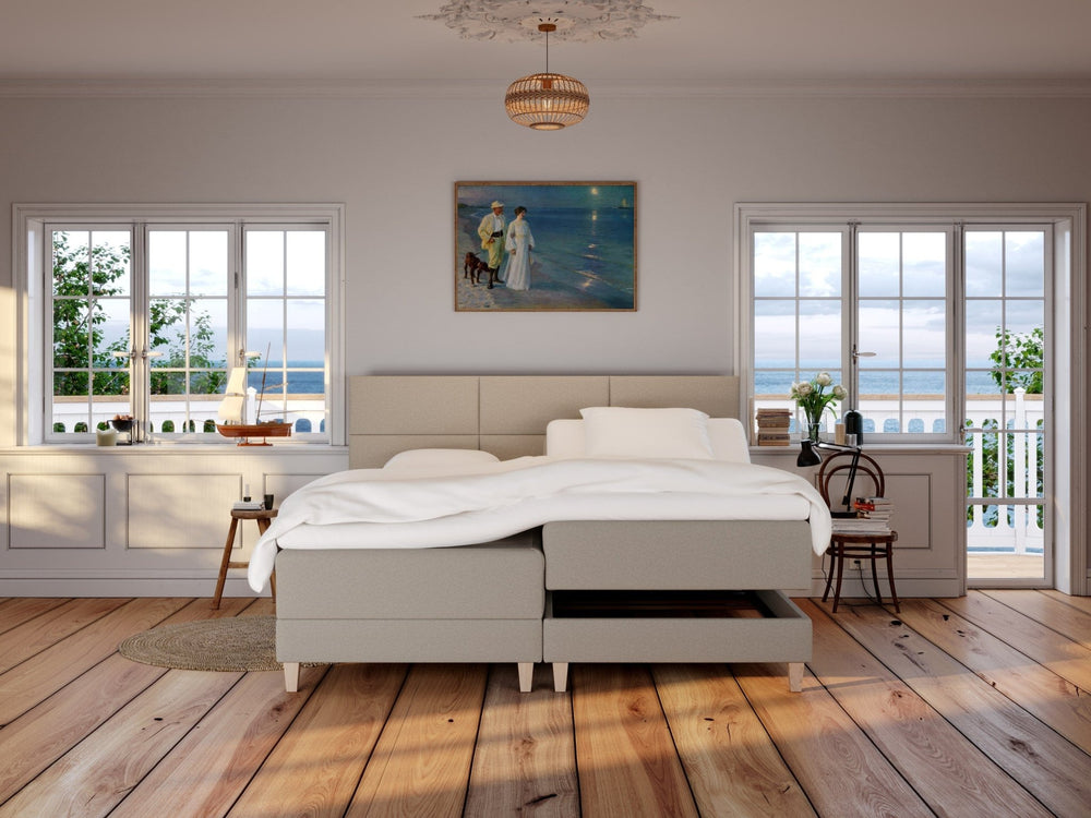 Aura Älv 210x210 Sand Nordic Dream tilbyder senge med skandinavisk design og højkvalitets materialer. Oplev perfekt komfort for en god nattesøvn. Bestil din i dag!