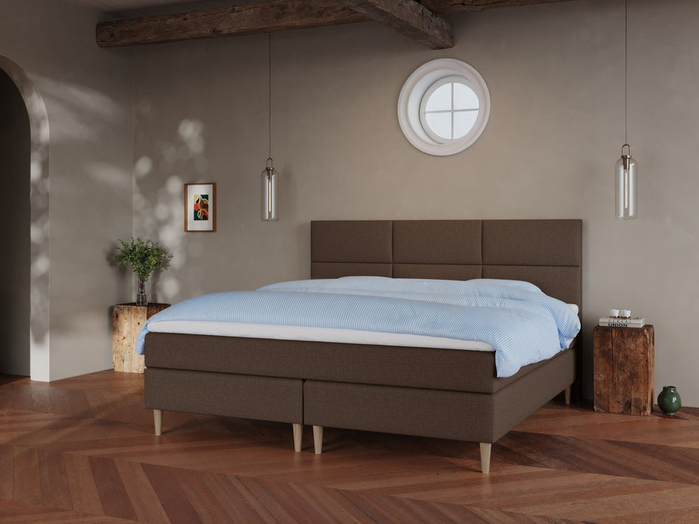 Svanhild Fjäll 210x210 Mørk brun Nordic Dream tilbyder senge med skandinavisk design og højkvalitets materialer. Oplev perfekt komfort for en god nattesøvn. Bestil din i dag!