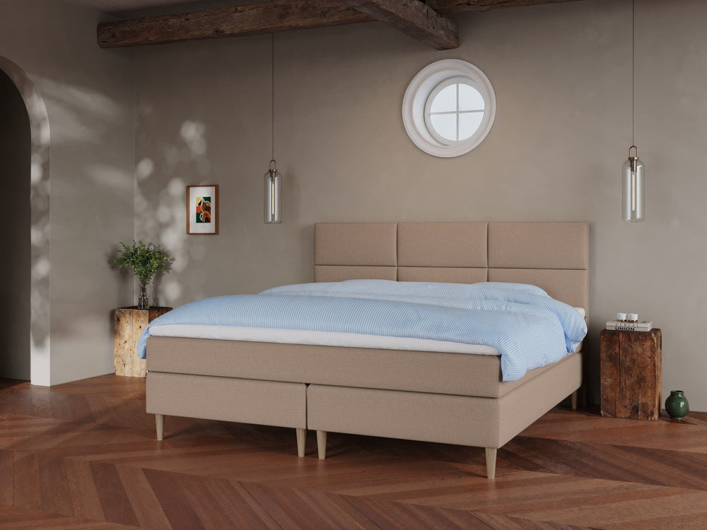 Svanhild Älv 210x210 Brun Nordic Dream tilbyder senge med skandinavisk design og højkvalitets materialer. Oplev perfekt komfort for en god nattesøvn. Bestil din i dag!