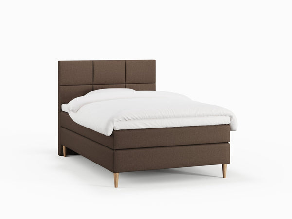 Svanhild Fjord 120x200 Mørk brun Nordic Dream tilbyder senge med skandinavisk design og højkvalitets materialer. Oplev perfekt komfort for en god nattesøvn. Bestil din i dag!