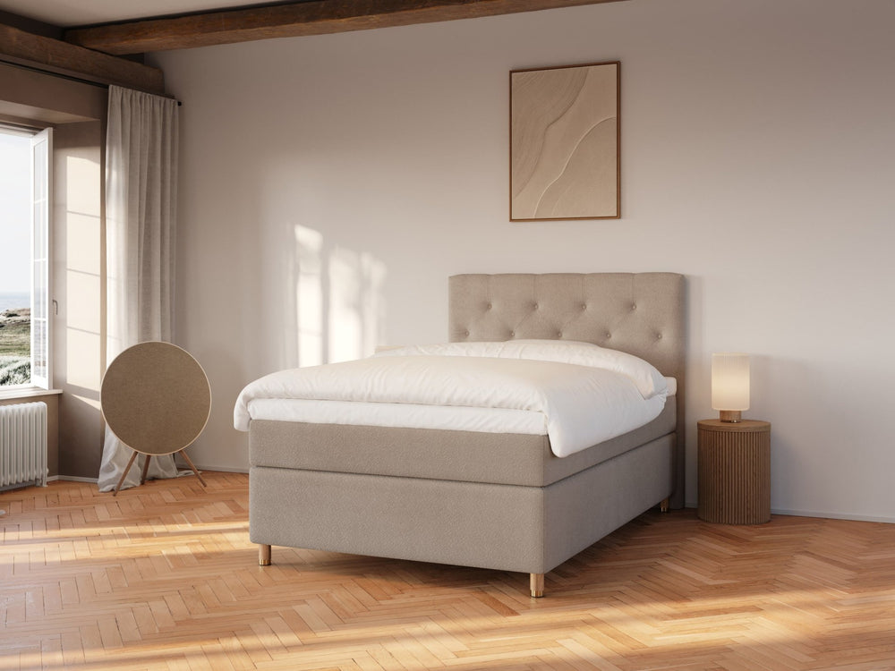 Nora Fjäll | 140x200 | Bouclé latte - Nordic Dream