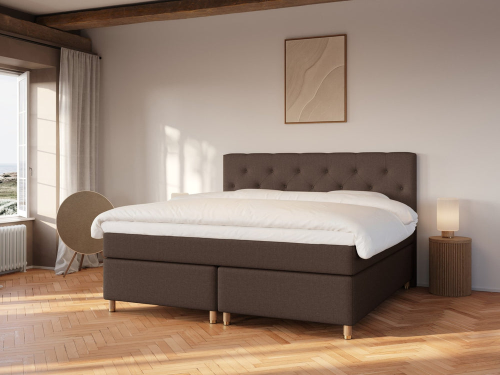 Nora Fjäll | 200x200 | Mørk brun - Nordic Dream