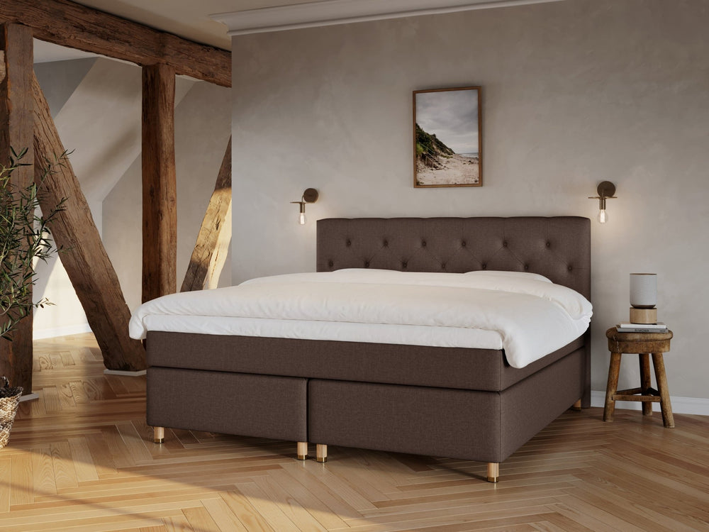 Nora Fjord | 210x210 | Mørk brun - Nordic Dream