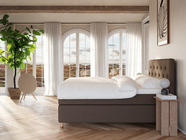 Nora Nordlys 180x200 Mørk brun Nordic Dream tilbyder senge med skandinavisk design og højkvalitets materialer. Oplev perfekt komfort for en god nattesøvn. Bestil din i dag!
