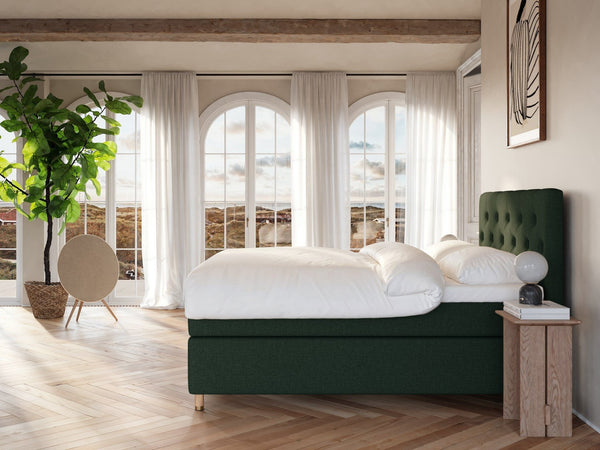 Nora Nordlys 180x200 Dyb grøn Nordic Dream tilbyder senge med skandinavisk design og højkvalitets materialer. Oplev perfekt komfort for en god nattesøvn. Bestil din i dag!