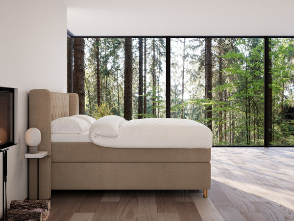 Eira Fjord 180x200 Bouclé latte Nordic Dream tilbyder senge med skandinavisk design og højkvalitets materialer. Oplev perfekt komfort for en god nattesøvn. Bestil din i dag!