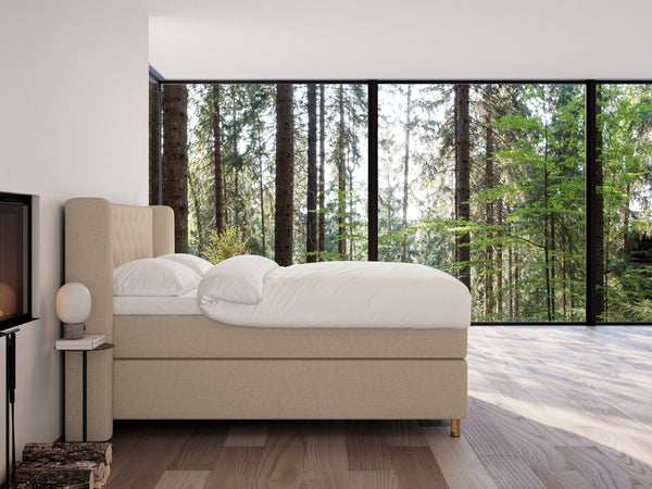 Eira Fjord 160x210 Sand Nordic Dream tilbyder senge med skandinavisk design og højkvalitets materialer. Oplev perfekt komfort for en god nattesøvn. Bestil din i dag!