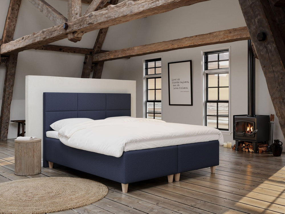 Freja Fjäll 180x210 Dyb blå Nordic Dream tilbyder senge med skandinavisk design og højkvalitets materialer. Oplev perfekt komfort for en god nattesøvn. Bestil din i dag!