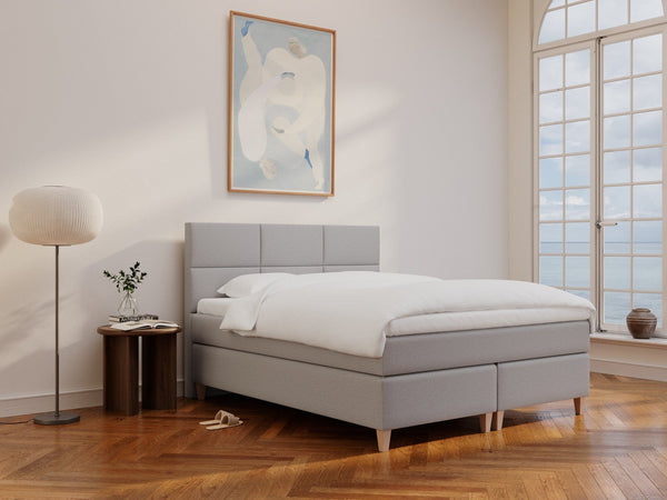Snefrid Älv 160x200 Lys grå Nordic Dream tilbyder senge med skandinavisk design og højkvalitets materialer. Oplev perfekt komfort for en god nattesøvn. Bestil din i dag!