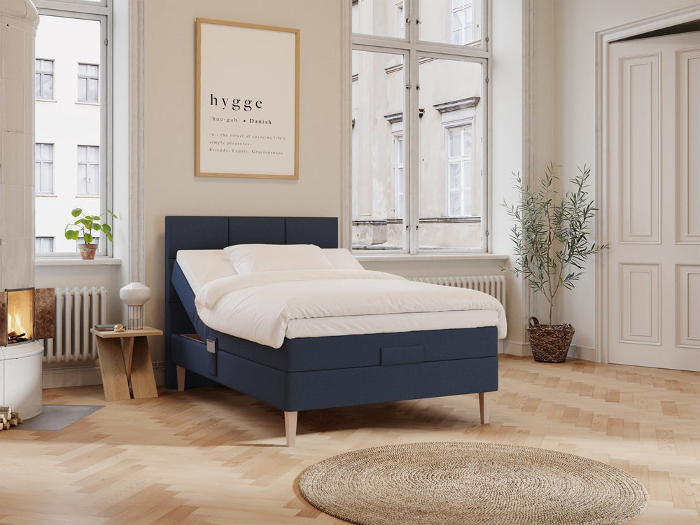 Ragna Älv 120x200 Dyb blå Nordic Dream tilbyder senge med skandinavisk design og højkvalitets materialer. Oplev perfekt komfort for en god nattesøvn. Bestil din i dag!