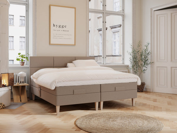 Ragna Älv 210x210 Brun Nordic Dream tilbyder senge med skandinavisk design og højkvalitets materialer. Oplev perfekt komfort for en god nattesøvn. Bestil din i dag!