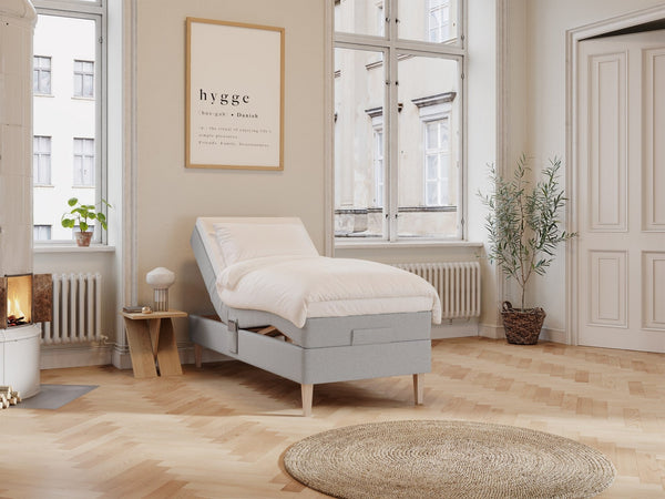 Ragna Älv 90x210 Lys grå Nordic Dream tilbyder senge med skandinavisk design og højkvalitets materialer. Oplev perfekt komfort for en god nattesøvn. Bestil din i dag!
