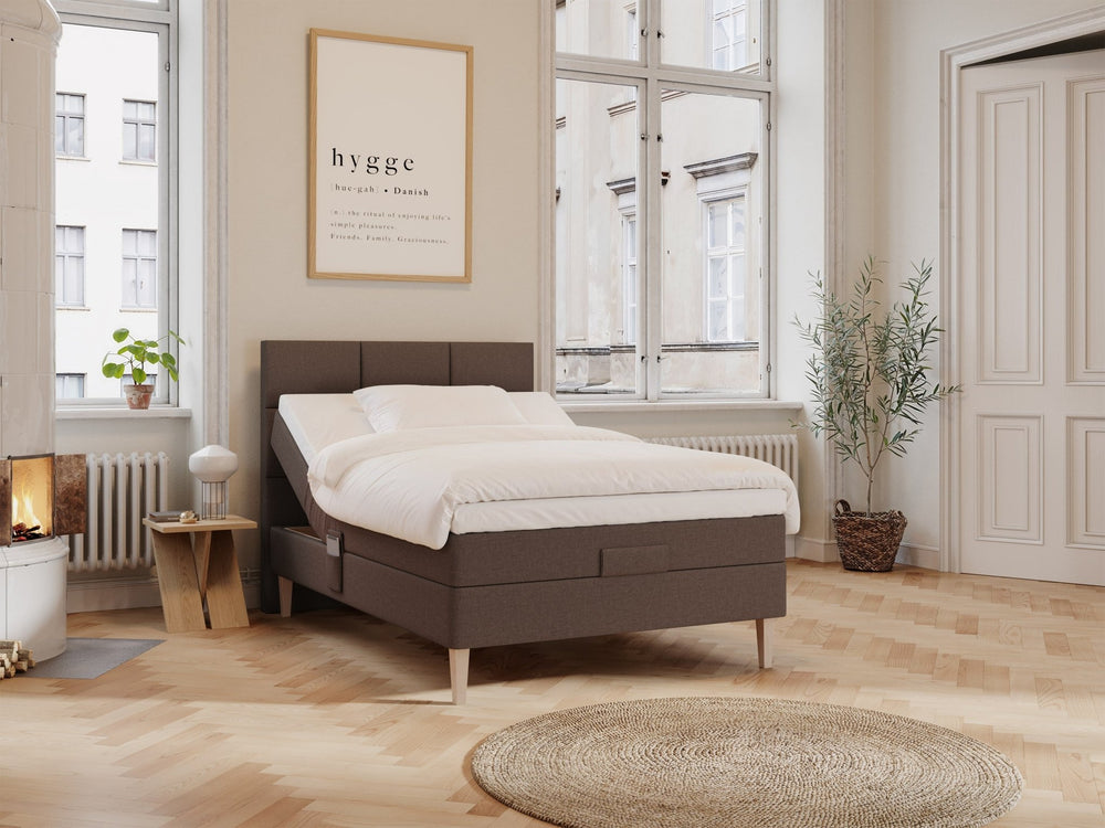 Ragna Älv 140x200 Mørk brun Nordic Dream tilbyder senge med skandinavisk design og højkvalitets materialer. Oplev perfekt komfort for en god nattesøvn. Bestil din i dag!