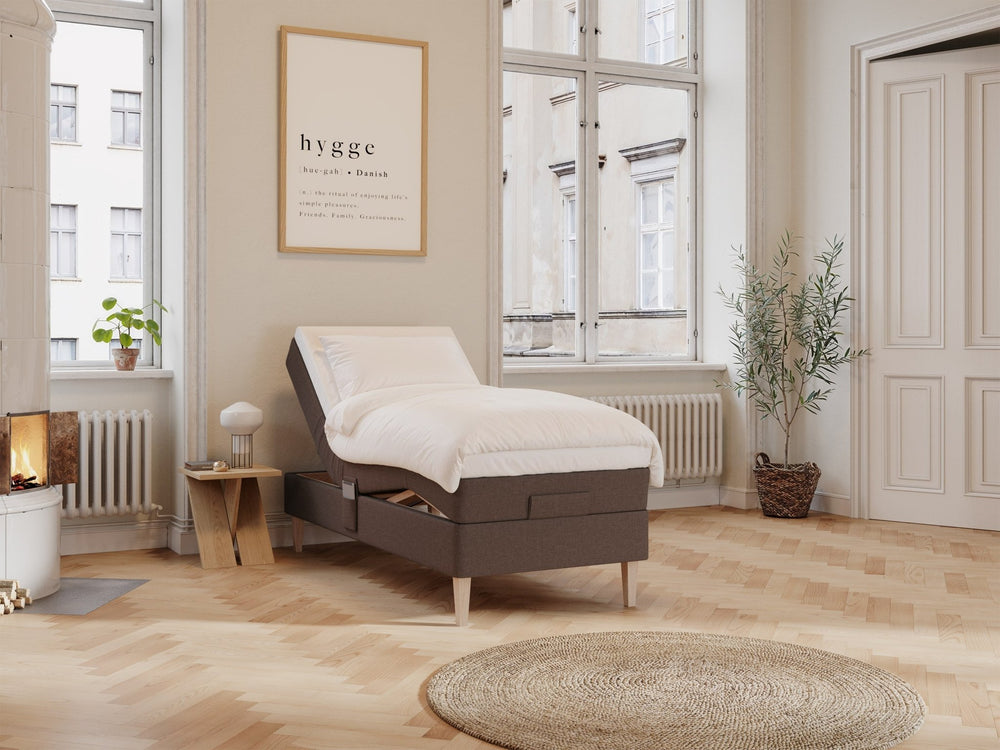 Ragna Älv 90x200 Mørk brun Nordic Dream tilbyder senge med skandinavisk design og højkvalitets materialer. Oplev perfekt komfort for en god nattesøvn. Bestil din i dag!