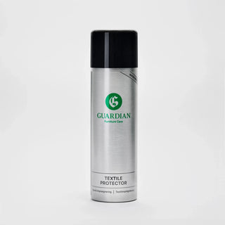 Sølv spraydåse med sort hætte, grøn Guardian-logo og tekst "Textile Protector" til tekstilimprægnering, 500 ml.