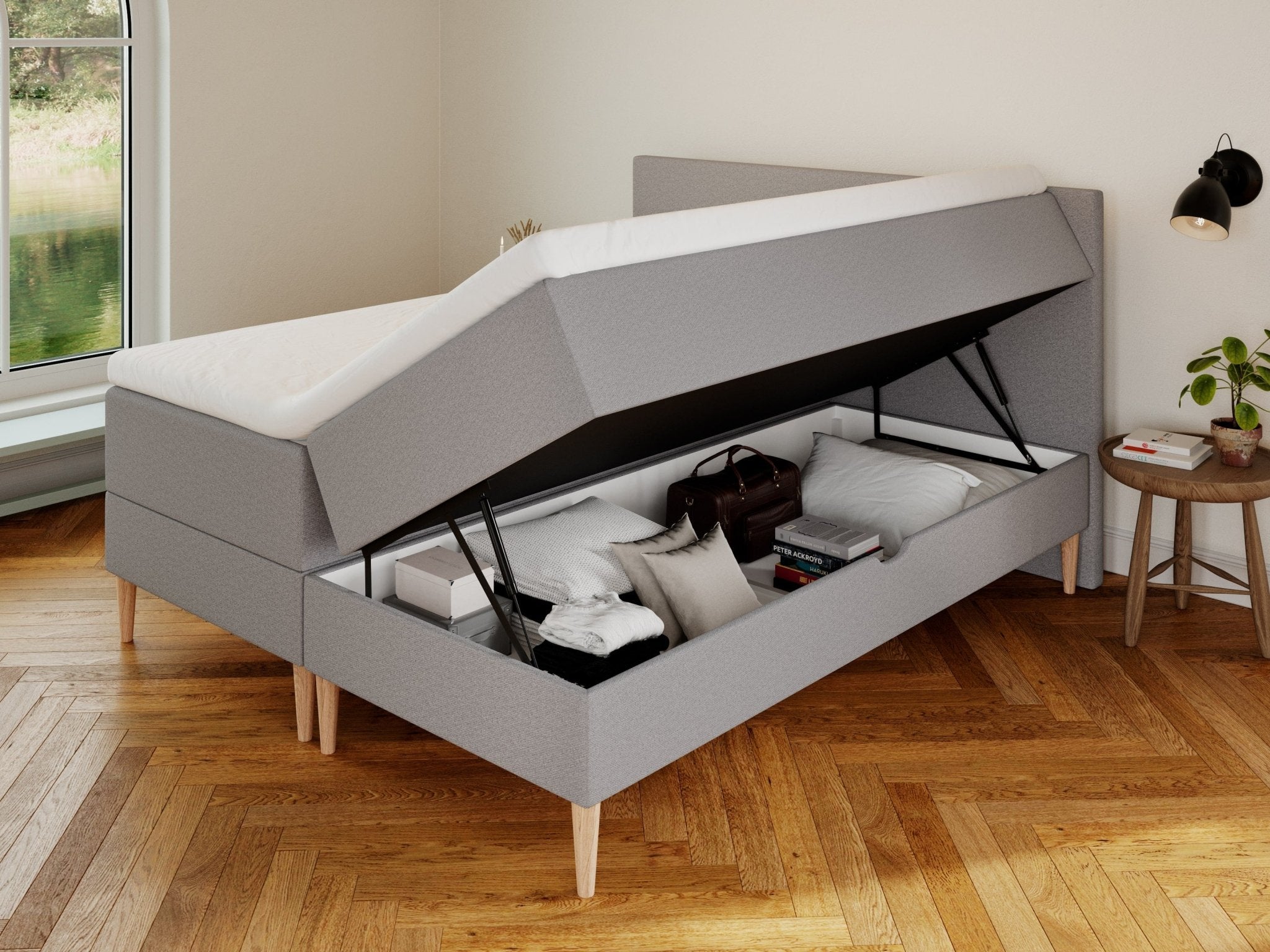 Astrid Nordlys 180x210 Lys grå Nordic Dream tilbyder senge med skandinavisk design og højkvalitets materialer. Oplev perfekt komfort for en god nattesøvn. Bestil din i dag!
