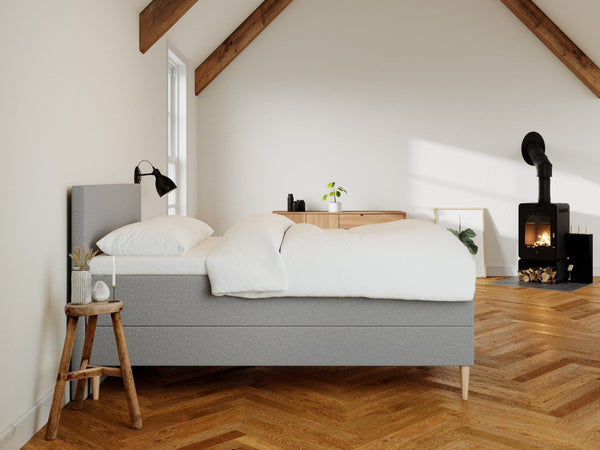 Astrid Fjäll 120x200 Lys grå Nordic Dream tilbyder senge med skandinavisk design og højkvalitets materialer. Oplev perfekt komfort for en god nattesøvn. Bestil din i dag!