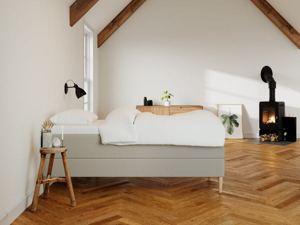 Astrid Nordlys 90x200 Sand Nordic Dream tilbyder senge med skandinavisk design og højkvalitets materialer. Oplev perfekt komfort for en god nattesøvn. Bestil din i dag!
