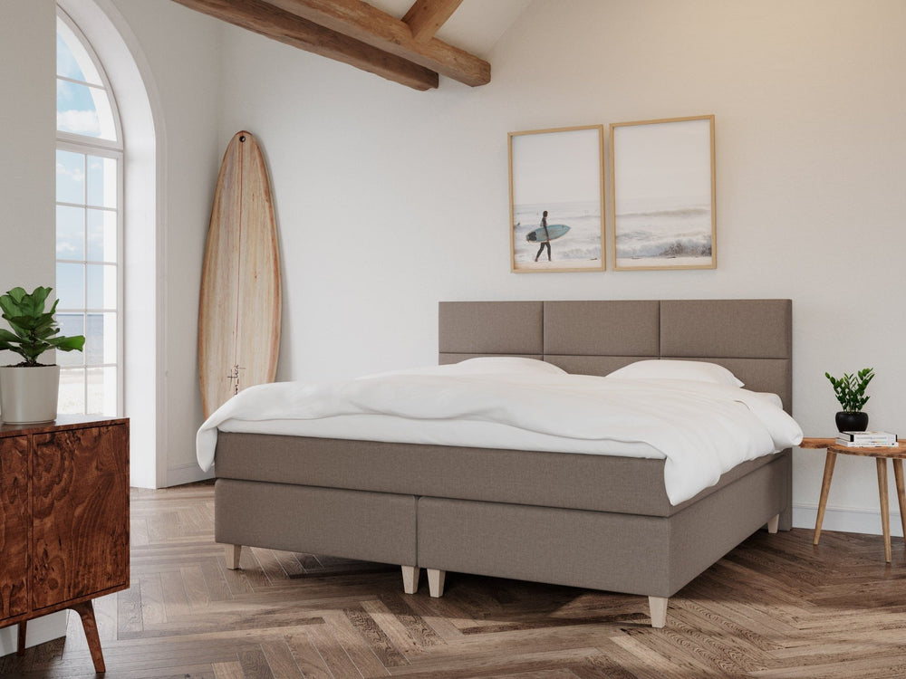 Snefrid Fjord 210x210 Brun Nordic Dream tilbyder senge med skandinavisk design og højkvalitets materialer. Oplev perfekt komfort for en god nattesøvn. Bestil din i dag!