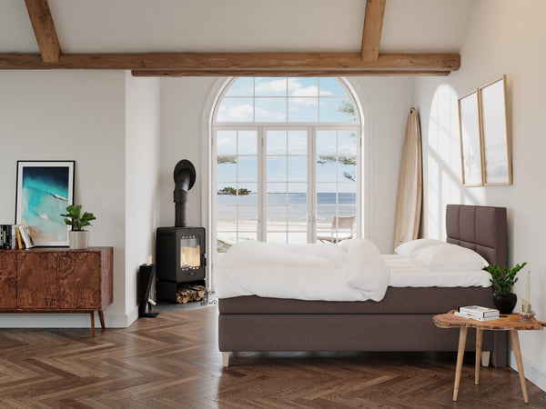 Snefrid Fjäll 140x200 Mørk Brun Nordic Dream tilbyder senge med skandinavisk design og højkvalitets materialer. Oplev perfekt komfort for en god nattesøvn. Bestil din i dag!