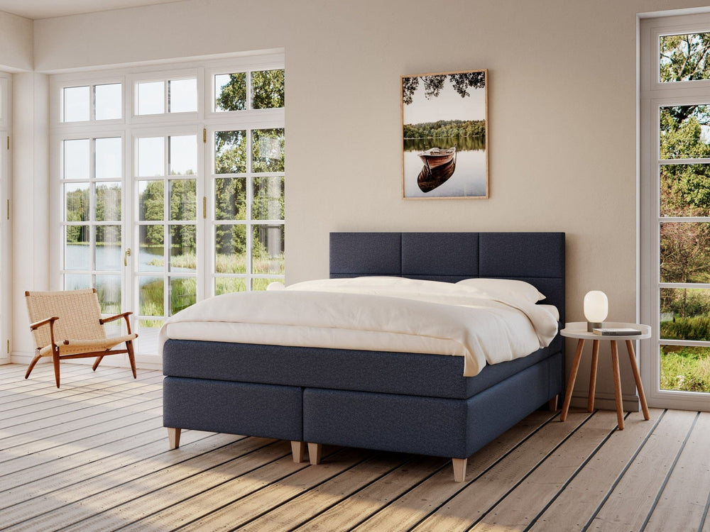 Snefrid Fjäll 210x210 Dyb blå Nordic Dream tilbyder senge med skandinavisk design og højkvalitets materialer. Oplev perfekt komfort for en god nattesøvn. Bestil din i dag!