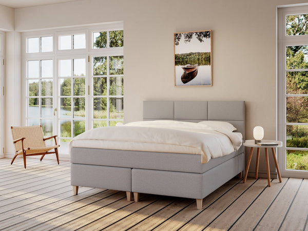 Snefrid Fjäll 220x220 Lys grå Nordic Dream tilbyder senge med skandinavisk design og højkvalitets materialer. Oplev perfekt komfort for en god nattesøvn. Bestil din i dag!