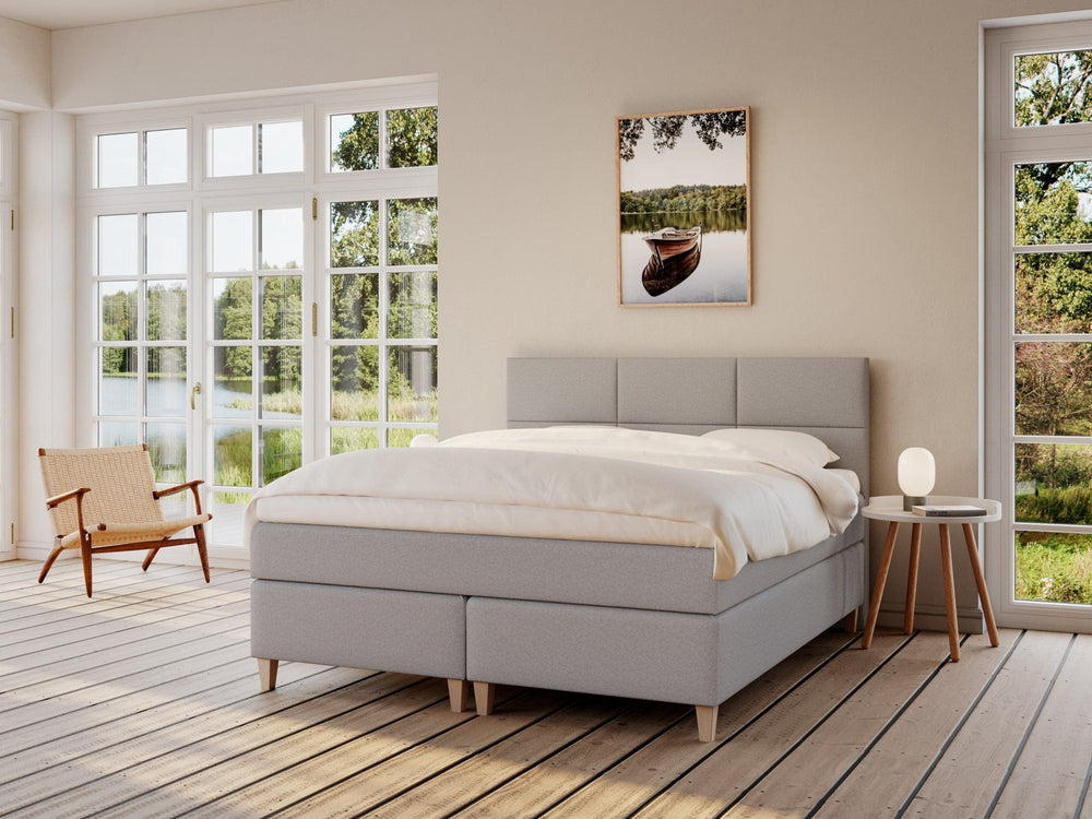 Snefrid Fjäll 210x210 Lys grå Nordic Dream tilbyder senge med skandinavisk design og højkvalitets materialer. Oplev perfekt komfort for en god nattesøvn. Bestil din i dag!