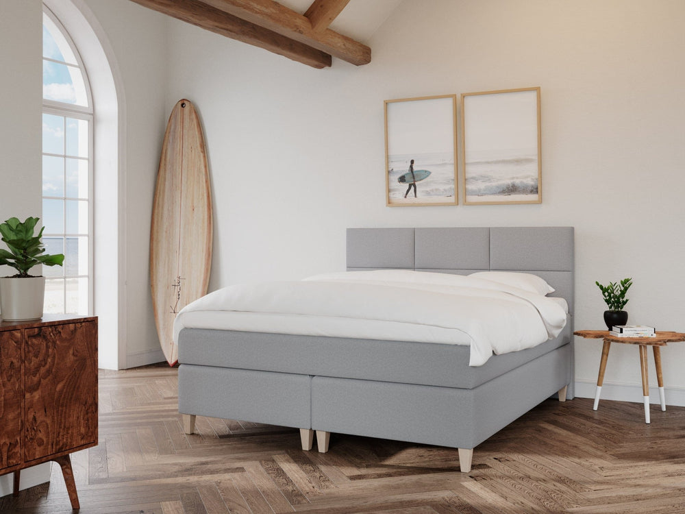 Snefrid Nordlys 180x210 Lys grå Nordic Dream tilbyder senge med skandinavisk design og højkvalitets materialer. Oplev perfekt komfort for en god nattesøvn. Bestil din i dag!