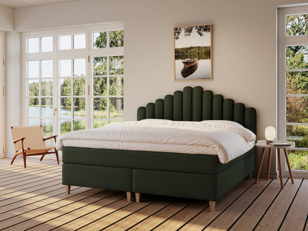 Snefrid Fjäll 200x200 Dyb Grøn Nordic Dream tilbyder senge med skandinavisk design og højkvalitets materialer. Oplev perfekt komfort for en god nattesøvn. Bestil din i dag!