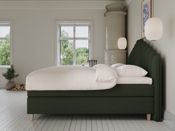 Snefrid Fjord 220x220 Dyb grøn Nordic Dream tilbyder senge med skandinavisk design og højkvalitets materialer. Oplev perfekt komfort for en god nattesøvn. Bestil din i dag!