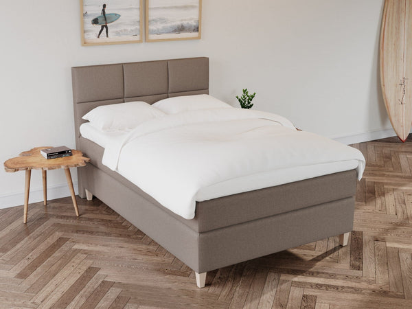 Snefrid Älv 140x200 Brun Nordic Dream tilbyder senge med skandinavisk design og højkvalitets materialer. Oplev perfekt komfort for en god nattesøvn. Bestil din i dag!