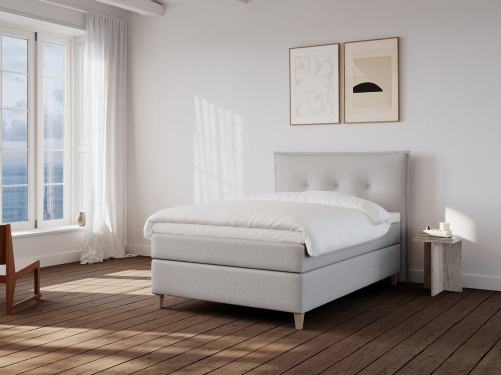 Snefrid Nordlys 140x200 Lys grå Nordic Dream tilbyder senge med skandinavisk design og højkvalitets materialer. Oplev perfekt komfort for en god nattesøvn. Bestil din i dag!