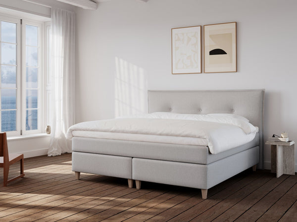 Snefrid Nordlys 220x220 Lys grå Nordic Dream tilbyder senge med skandinavisk design og højkvalitets materialer. Oplev perfekt komfort for en god nattesøvn. Bestil din i dag!