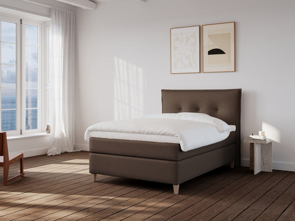 Snefrid Nordlys 120x200 Mørk Brun Nordic Dream tilbyder senge med skandinavisk design og højkvalitets materialer. Oplev perfekt komfort for en god nattesøvn. Bestil din i dag!