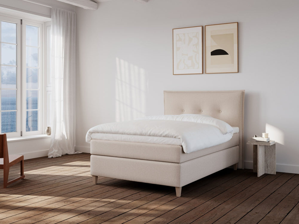 Snefrid Nordlys 140x200 Sand Nordic Dream tilbyder senge med skandinavisk design og højkvalitets materialer. Oplev perfekt komfort for en god nattesøvn. Bestil din i dag!